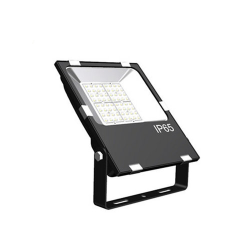 Quelles sont les caractéristiques du projecteur LED et dans quels domaines peut-il être utilisé ?